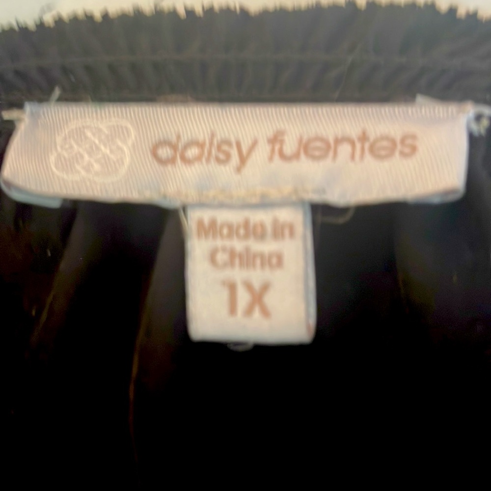 🌸Daisy Fuentes Black Hi-Lo Top Blouse w/Smock Neck and lace hem Size 1X EUC - Picture 5 of 6